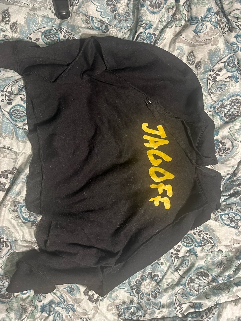 Black Cropped Crewneck Sweatshirt with Yellow 'JAZOFF' Graphic